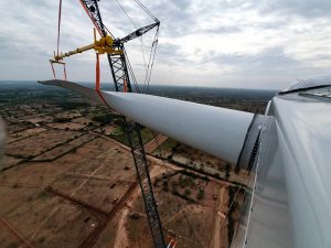 Trabajo en el parque eólico de Mulanu, en Tamil Nadur (India) - Tecnorenova