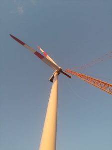 Uno de los aerogeneradores del parque eólico de El Arrebol.
